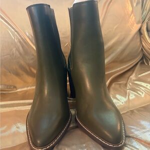 Classic green Women's Ankle Boots - Sleek Leather
